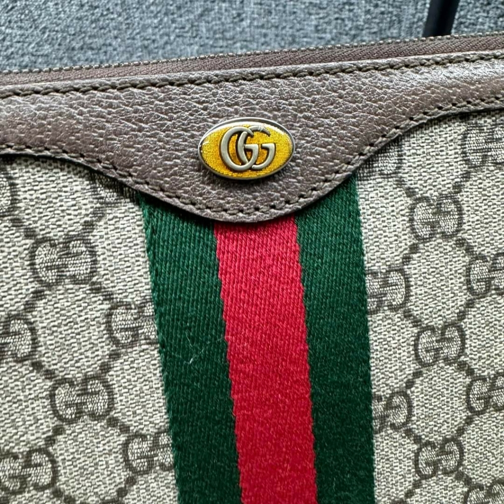 100% Authentic Gucci Leather Clutch - Picture 3 of 10